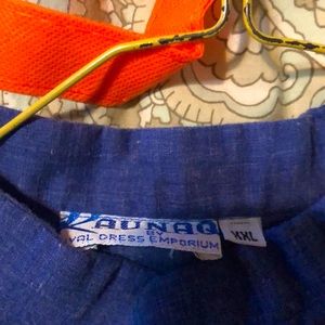 Light Linen 3 button pullover with short collar in blue, size XL